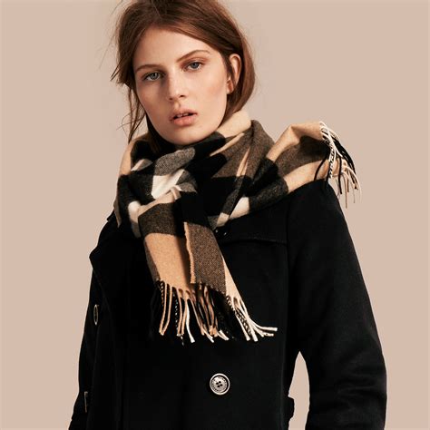 burberry the large classic cashmere scarf in check camel|burberry cashmere check scarf price.